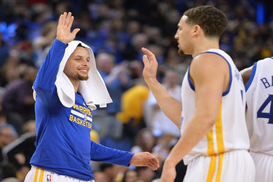 The Golden State Warriors' Stephen Curry, left, congratulates Klay Thompson during a timeout in the first period against the Portland Trail Blazers at Oracle Arena in Oakland, Calif., on Friday, March 11, 2016. (Doug Duran/Bay Area News Group/TNS)