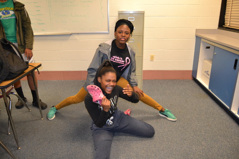 De’Yana Page killed it with Suzzie Mpacko with their elaborate poses, slippers, and crocs