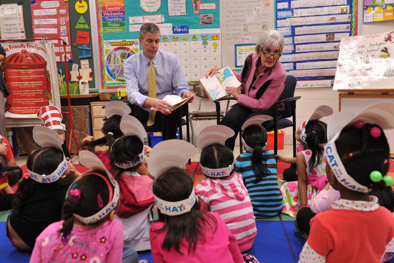 Former U.S. Dept. of Education Secretary Arne Duncan reads a book to Rolling Terrace Elementary School students in Montgomery County. 